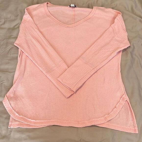 Vintage America szM 3/4 sleeve thermal hem is round in front square in back GUC - Picture 2 of 9